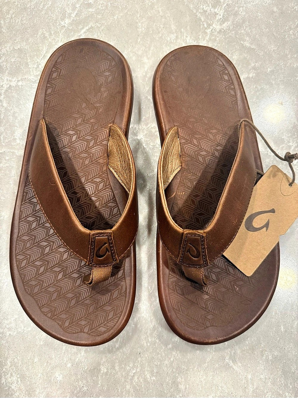 OluKai ‘Ilikai Men’s 10 Toffee Brown Leather Flip Flop Sandals NWT